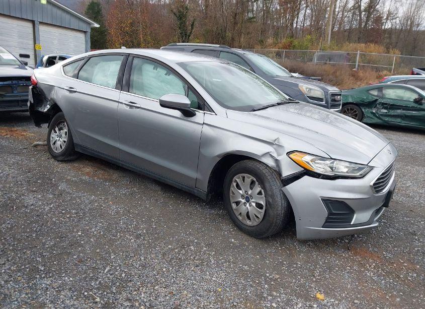2020 Ford Fusion S (VIN 3FA6P0G77LR248300) main photo