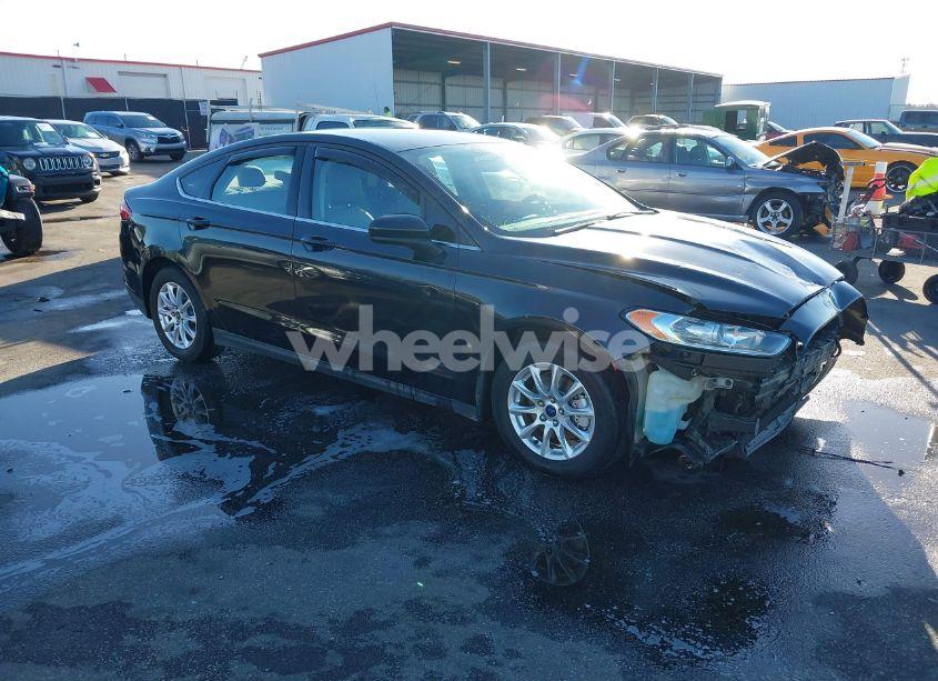 2015 Ford Fusion S (VIN 3FA6P0G78FR132480) main photo