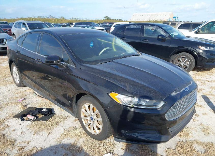 2015 Ford Fusion S (VIN 3FA6P0G78FR134794) main photo