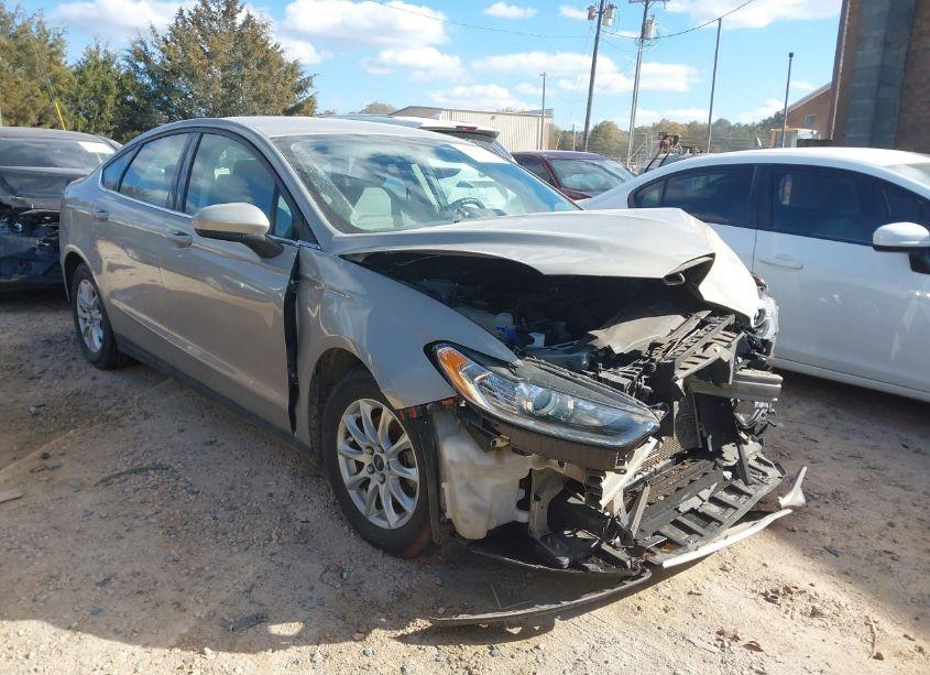2015 Ford Fusion S (VIN 3FA6P0G78FR274151) main photo