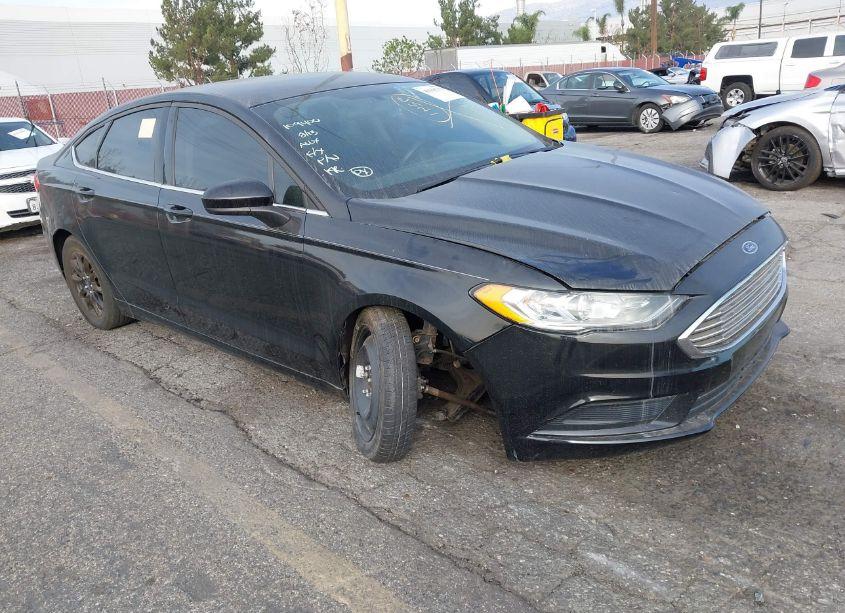 2017 Ford Fusion S (VIN 3FA6P0G78HR109400) main photo