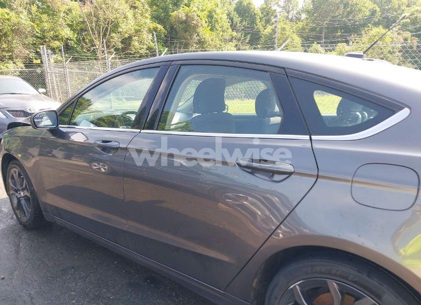 Photo 14 of 2018 Ford Fusion S (VIN 3FA6P0G78JR126624)