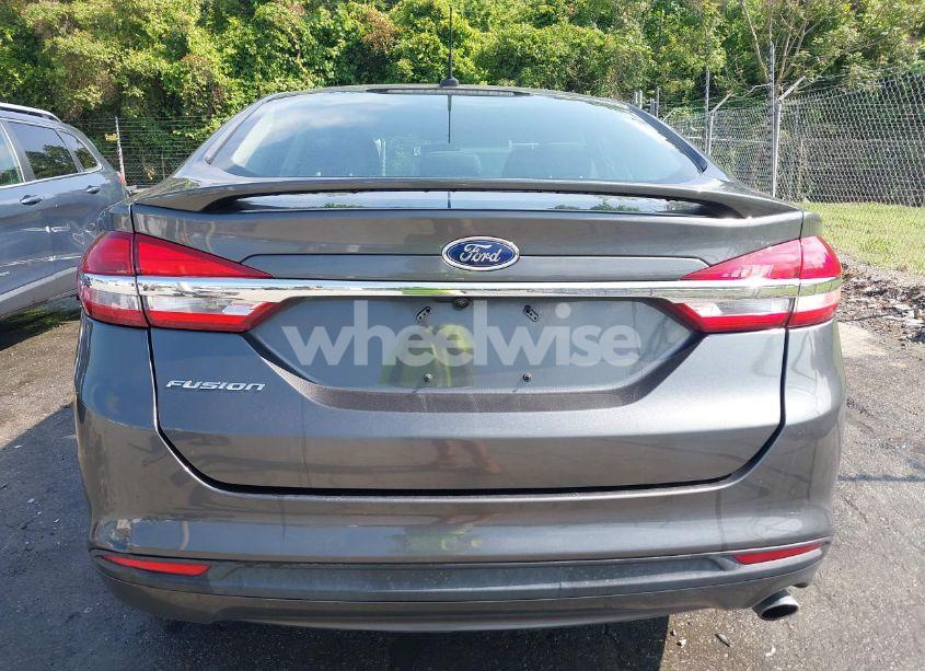 Photo 16 of 2018 Ford Fusion S (VIN 3FA6P0G78JR126624)