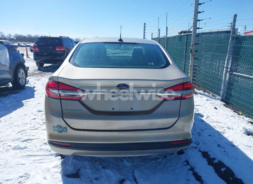 Photo 16 of 2018 Ford Fusion S (VIN 3FA6P0G78JR149207)