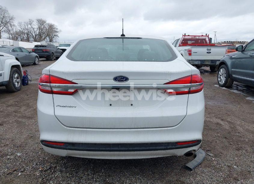 Photo 16 of 2018 Ford Fusion S (VIN 3FA6P0G78JR240588)