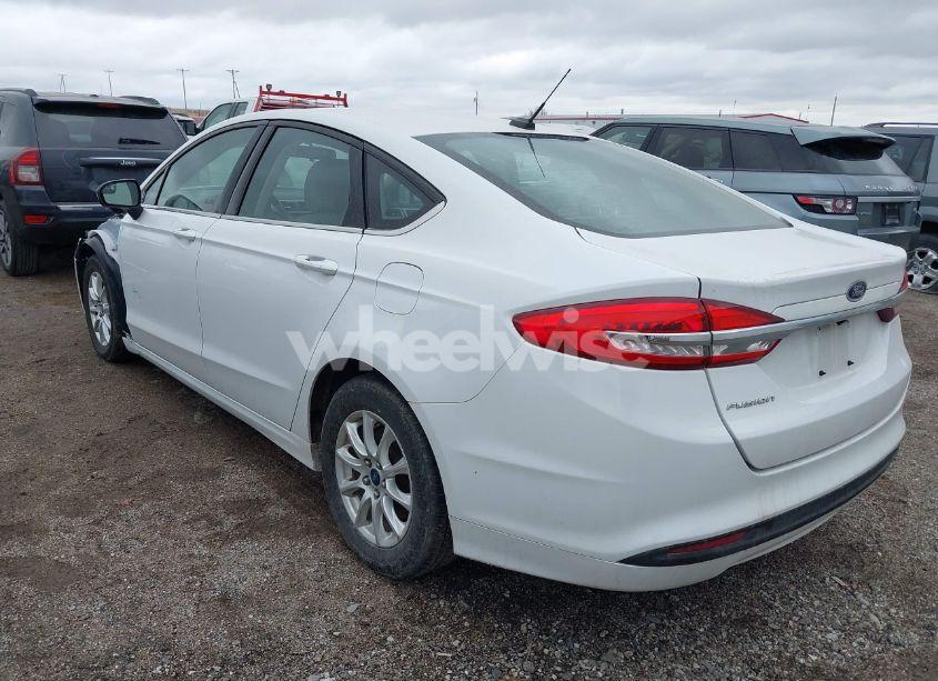Photo 3 of 2018 Ford Fusion S (VIN 3FA6P0G78JR240588)