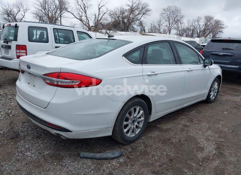 Photo 4 of 2018 Ford Fusion S (VIN 3FA6P0G78JR240588)