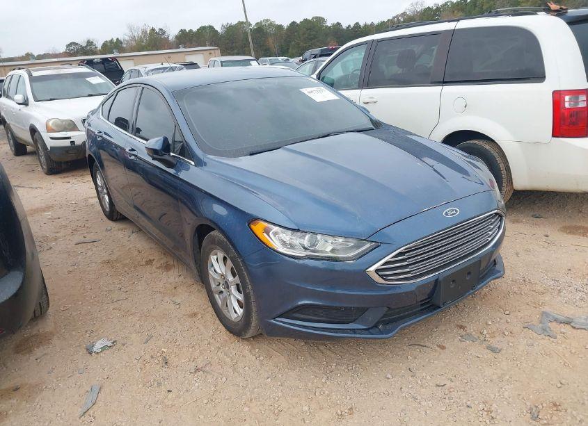 2018 Ford Fusion S (VIN 3FA6P0G78JR265538) main photo