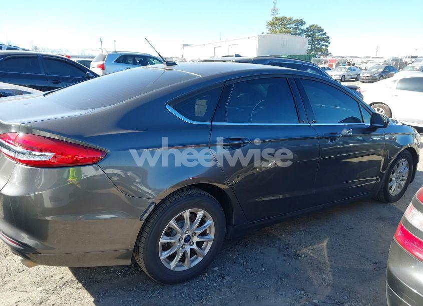 Photo 13 of 2018 Ford Fusion S (VIN 3FA6P0G78JR273378)