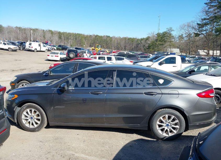 Photo 14 of 2018 Ford Fusion S (VIN 3FA6P0G78JR273378)