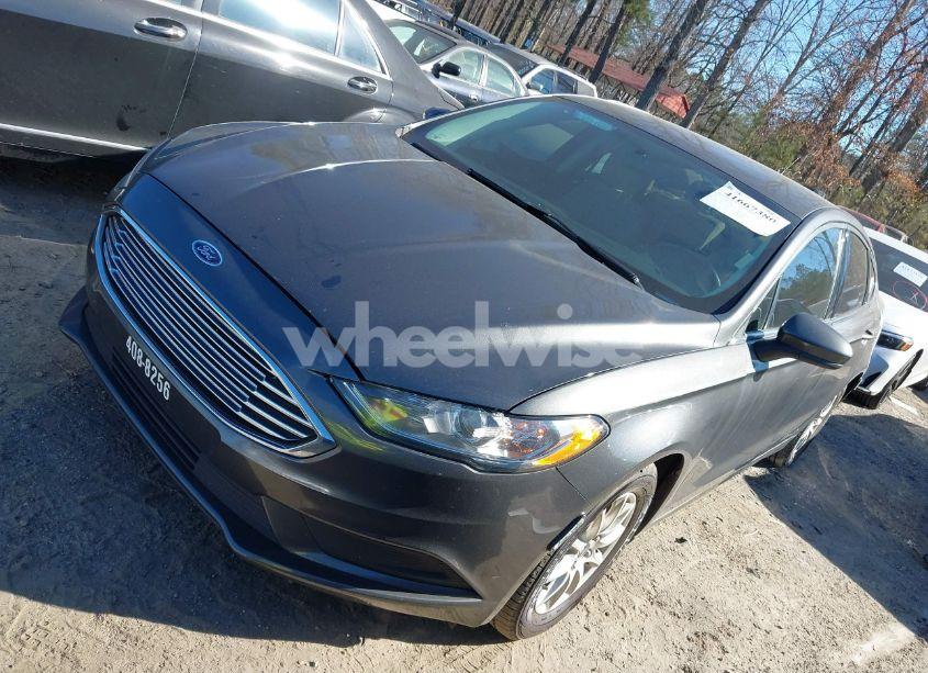 Photo 2 of 2018 Ford Fusion S (VIN 3FA6P0G78JR273378)