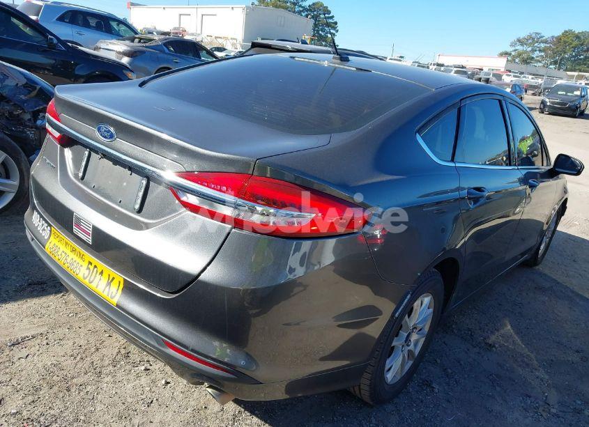 Photo 4 of 2018 Ford Fusion S (VIN 3FA6P0G78JR273378)