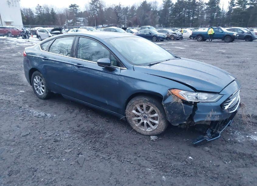 2018 Ford Fusion S (VIN 3FA6P0G78JR275874) main photo