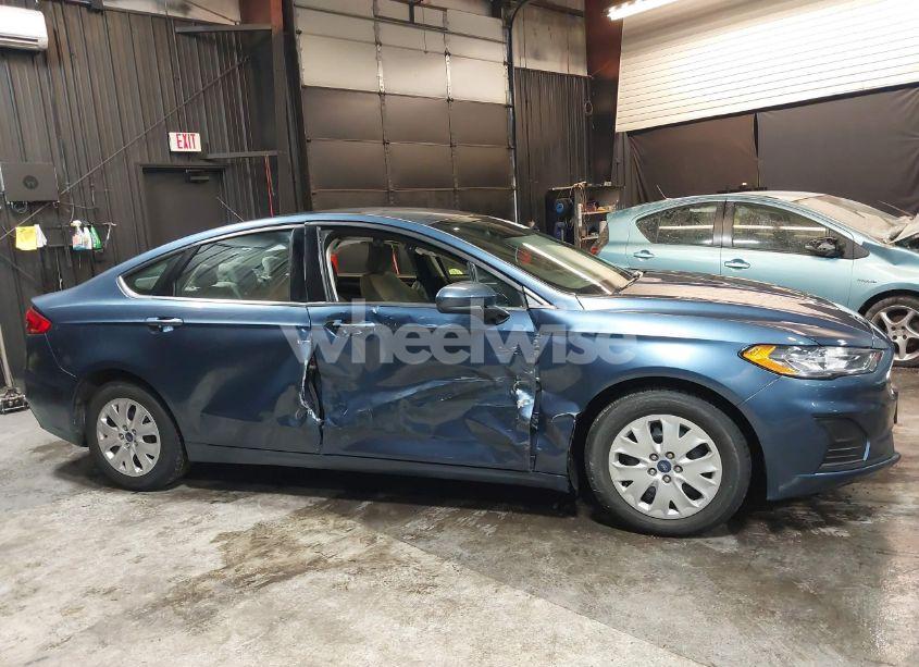 Photo 13 of 2019 Ford Fusion S (VIN 3FA6P0G78KR244660)
