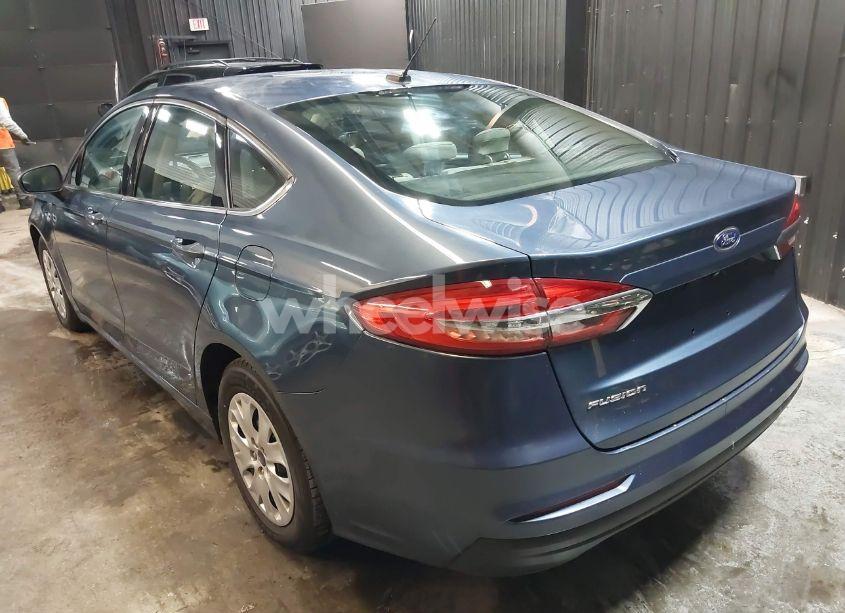 Photo 3 of 2019 Ford Fusion S (VIN 3FA6P0G78KR244660)