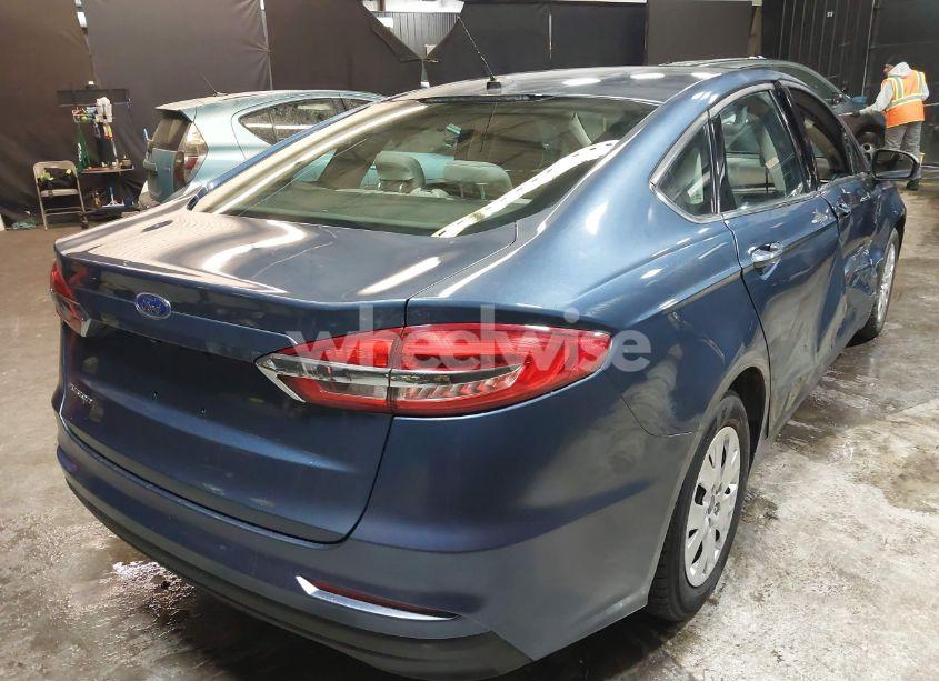 Photo 4 of 2019 Ford Fusion S (VIN 3FA6P0G78KR244660)