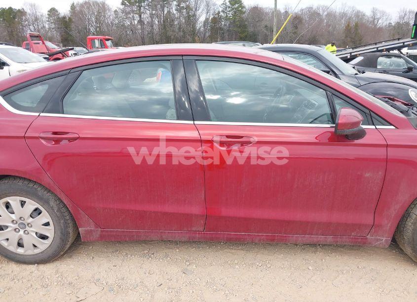 Photo 13 of 2019 Ford Fusion S (VIN 3FA6P0G78KR249535)