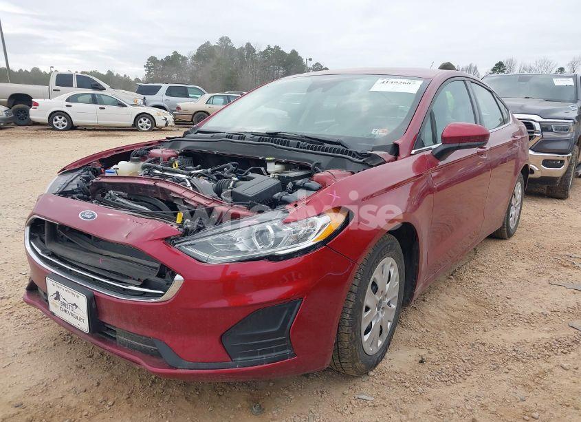 Photo 2 of 2019 Ford Fusion S (VIN 3FA6P0G78KR249535)