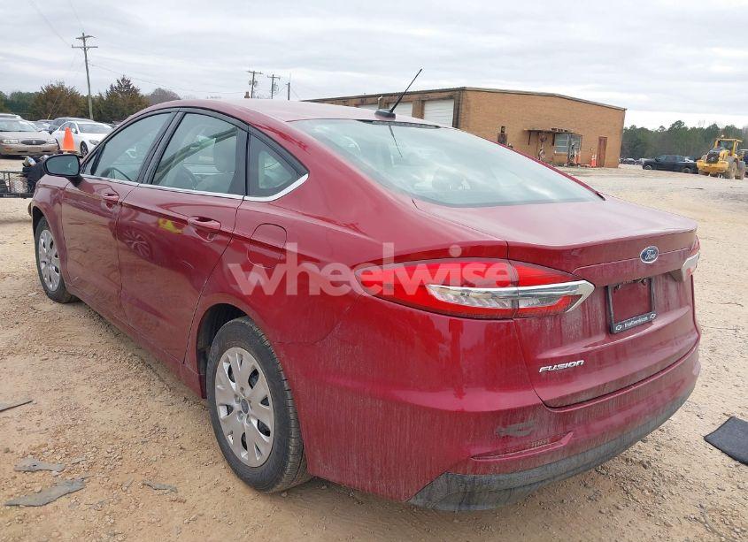 Photo 3 of 2019 Ford Fusion S (VIN 3FA6P0G78KR249535)
