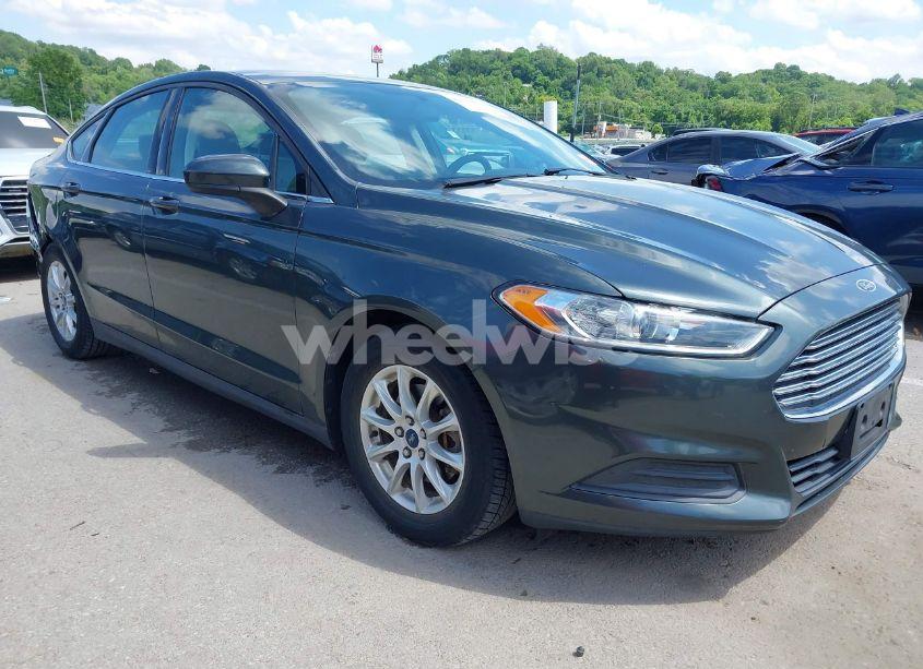 2015 Ford Fusion S (VIN 3FA6P0G79FR104574) main photo