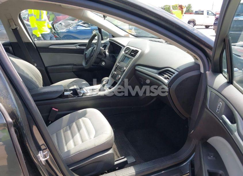 Photo 5 of 2015 Ford Fusion S (VIN 3FA6P0G79FR104574)