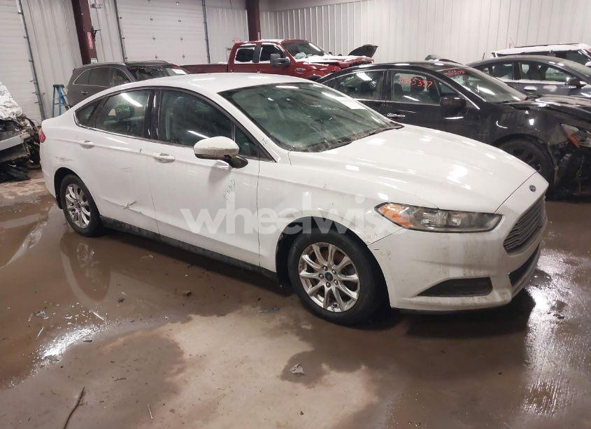 2015 Ford Fusion S (VIN 3FA6P0G79FR146114) main photo