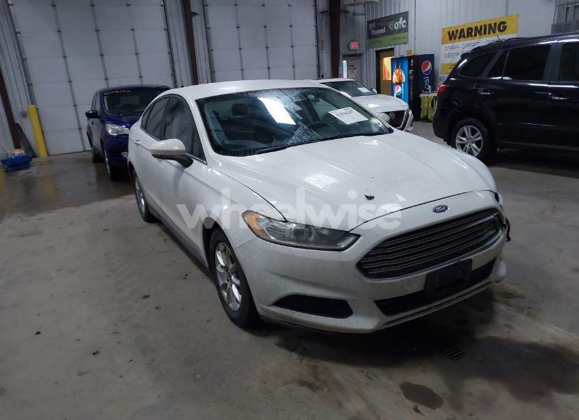 2015 Ford Fusion S (VIN 3FA6P0G79FR160787) main photo
