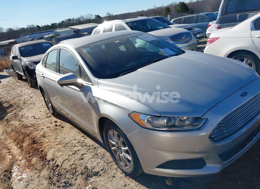 2016 Ford Fusion S (VIN 3FA6P0G79GR130898) main photo