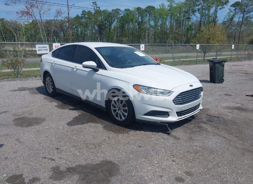 2016 Ford Fusion S (VIN 3FA6P0G79GR163447) main photo