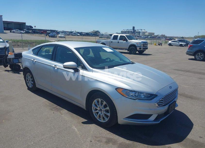 2017 Ford Fusion S (VIN 3FA6P0G79HR241999) main photo