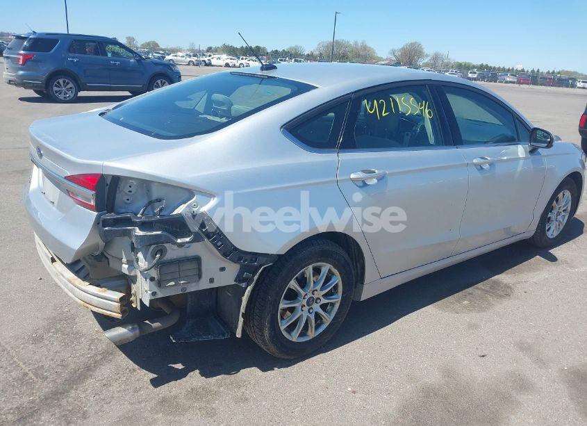 Photo 4 of 2017 Ford Fusion S (VIN 3FA6P0G79HR241999)