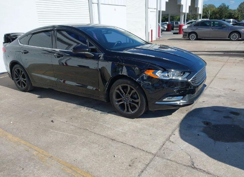2018 Ford Fusion S (VIN 3FA6P0G79JR113557) main photo