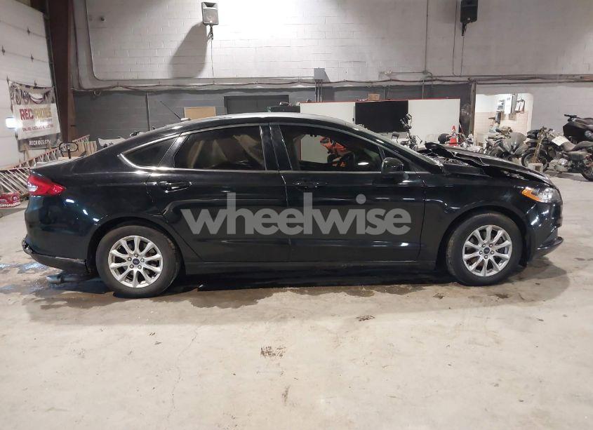 Photo 13 of 2018 Ford Fusion S (VIN 3FA6P0G79JR125577)