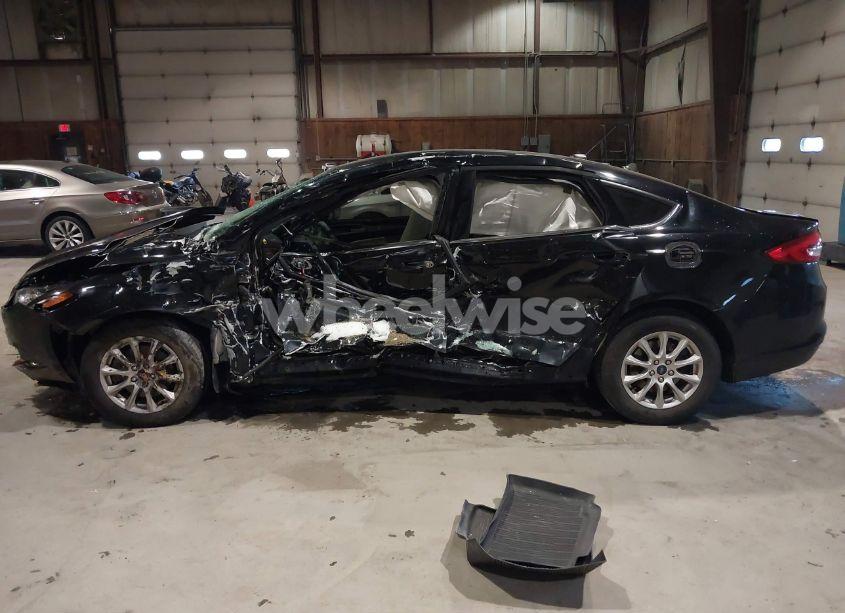 Photo 14 of 2018 Ford Fusion S (VIN 3FA6P0G79JR125577)