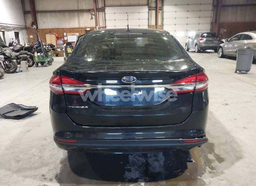 Photo 16 of 2018 Ford Fusion S (VIN 3FA6P0G79JR125577)