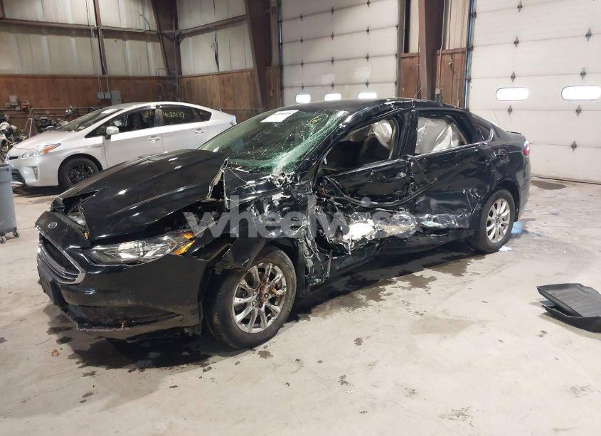 Photo 2 of 2018 Ford Fusion S (VIN 3FA6P0G79JR125577)