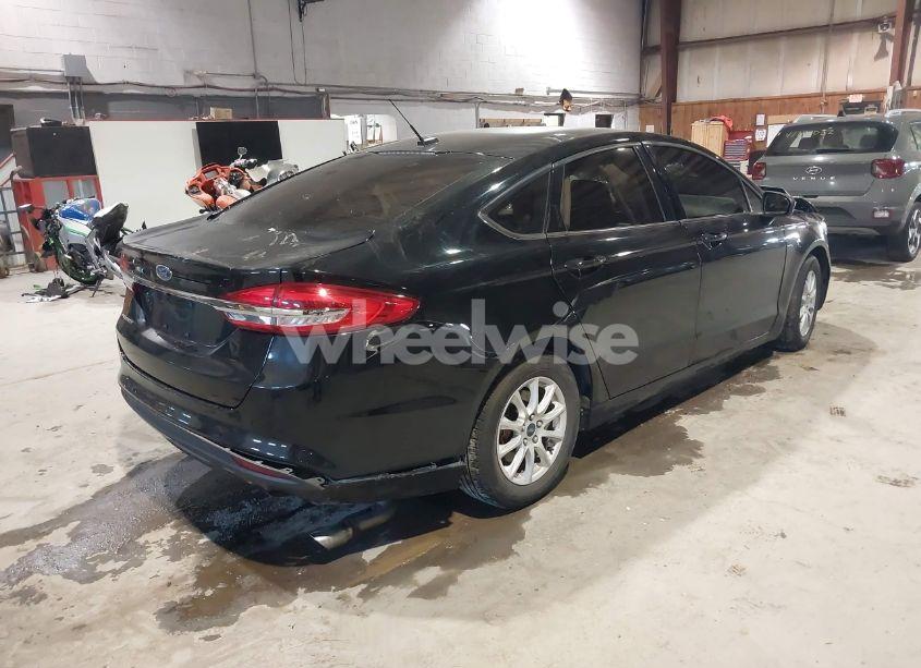 Photo 4 of 2018 Ford Fusion S (VIN 3FA6P0G79JR125577)