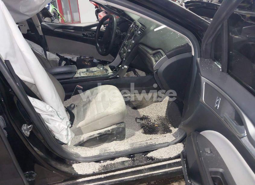 Photo 5 of 2018 Ford Fusion S (VIN 3FA6P0G79JR125577)