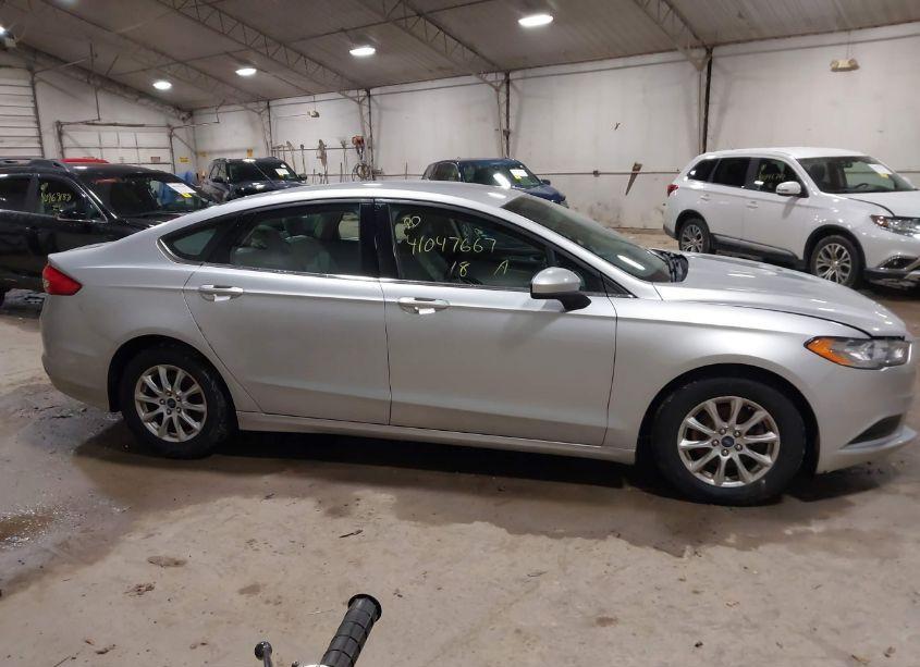 Photo 13 of 2018 Ford Fusion S (VIN 3FA6P0G79JR194379)