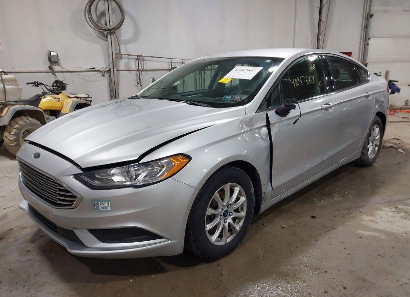 Photo 2 of 2018 Ford Fusion S (VIN 3FA6P0G79JR194379)