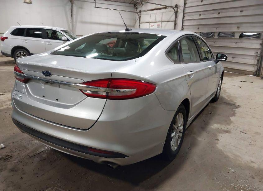Photo 4 of 2018 Ford Fusion S (VIN 3FA6P0G79JR194379)