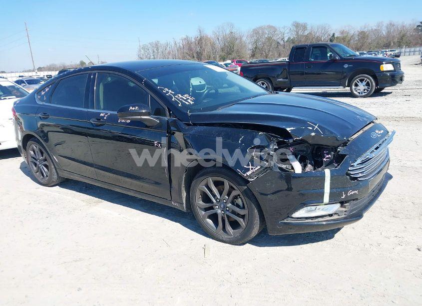 2018 Ford Fusion S (VIN 3FA6P0G79JR200276) main photo