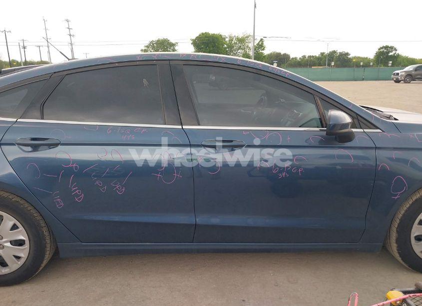 Photo 13 of 2019 Ford Fusion S (VIN 3FA6P0G79KR148004)