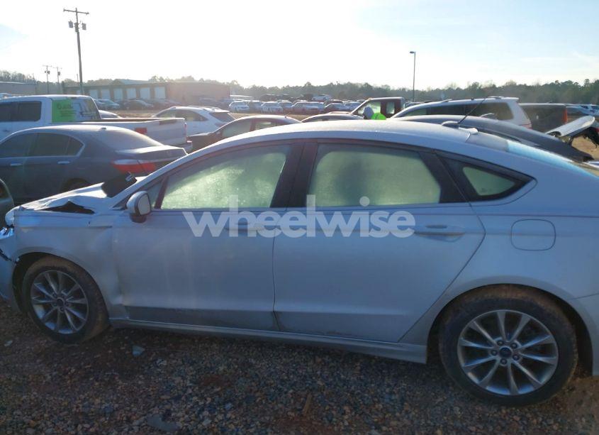 Photo 14 of 2019 Ford Fusion S (VIN 3FA6P0G79KR275402)