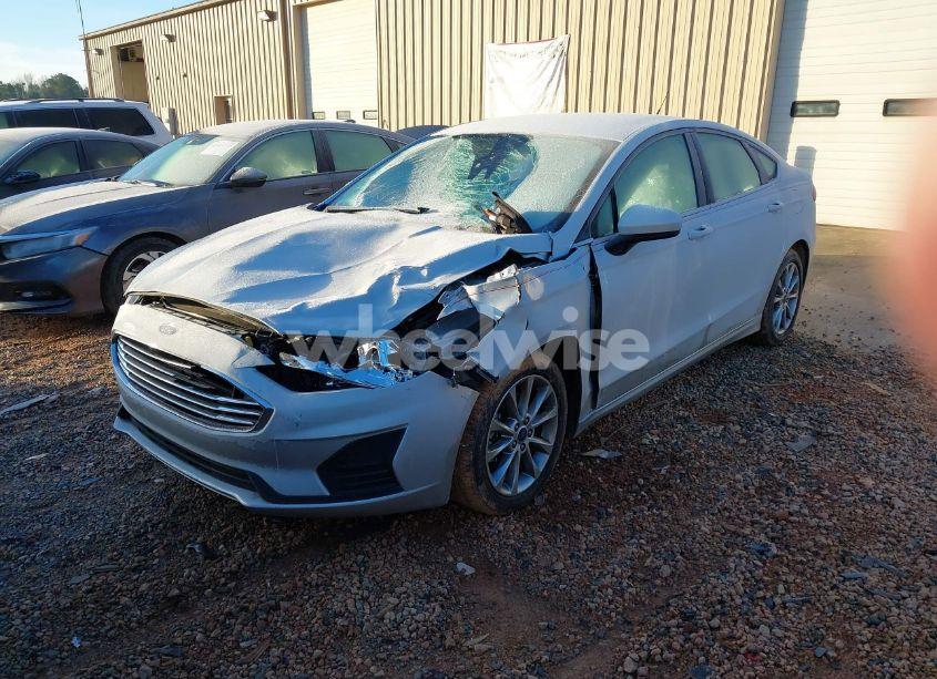 Photo 2 of 2019 Ford Fusion S (VIN 3FA6P0G79KR275402)