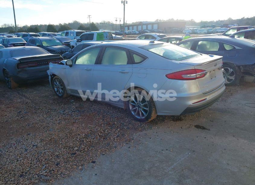 Photo 3 of 2019 Ford Fusion S (VIN 3FA6P0G79KR275402)