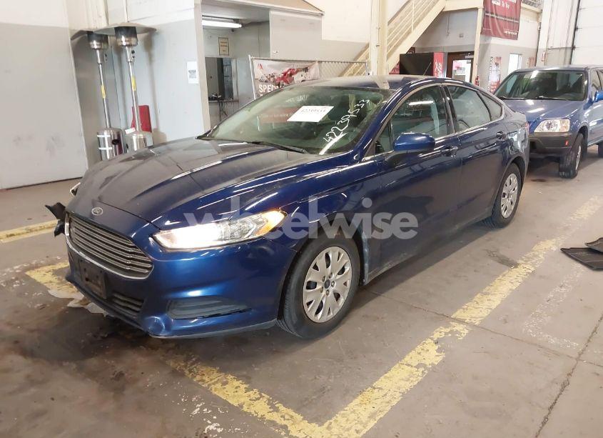 Photo 2 of 2013 Ford Fusion S (VIN 3FA6P0G7XDR280109)