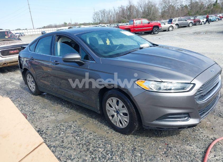 2013 Ford Fusion S (VIN 3FA6P0G7XDR324030) main photo