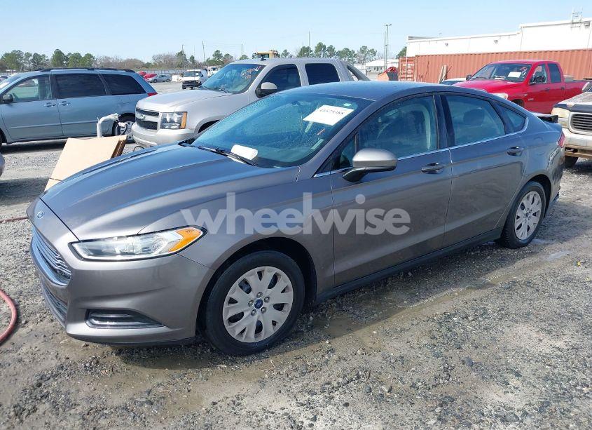 Photo 2 of 2013 Ford Fusion S (VIN 3FA6P0G7XDR324030)