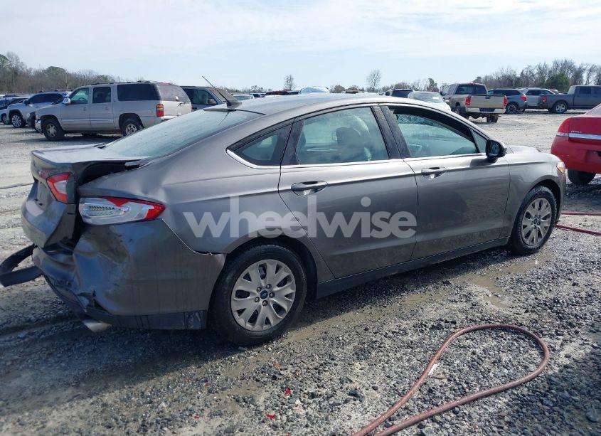 Photo 4 of 2013 Ford Fusion S (VIN 3FA6P0G7XDR324030)